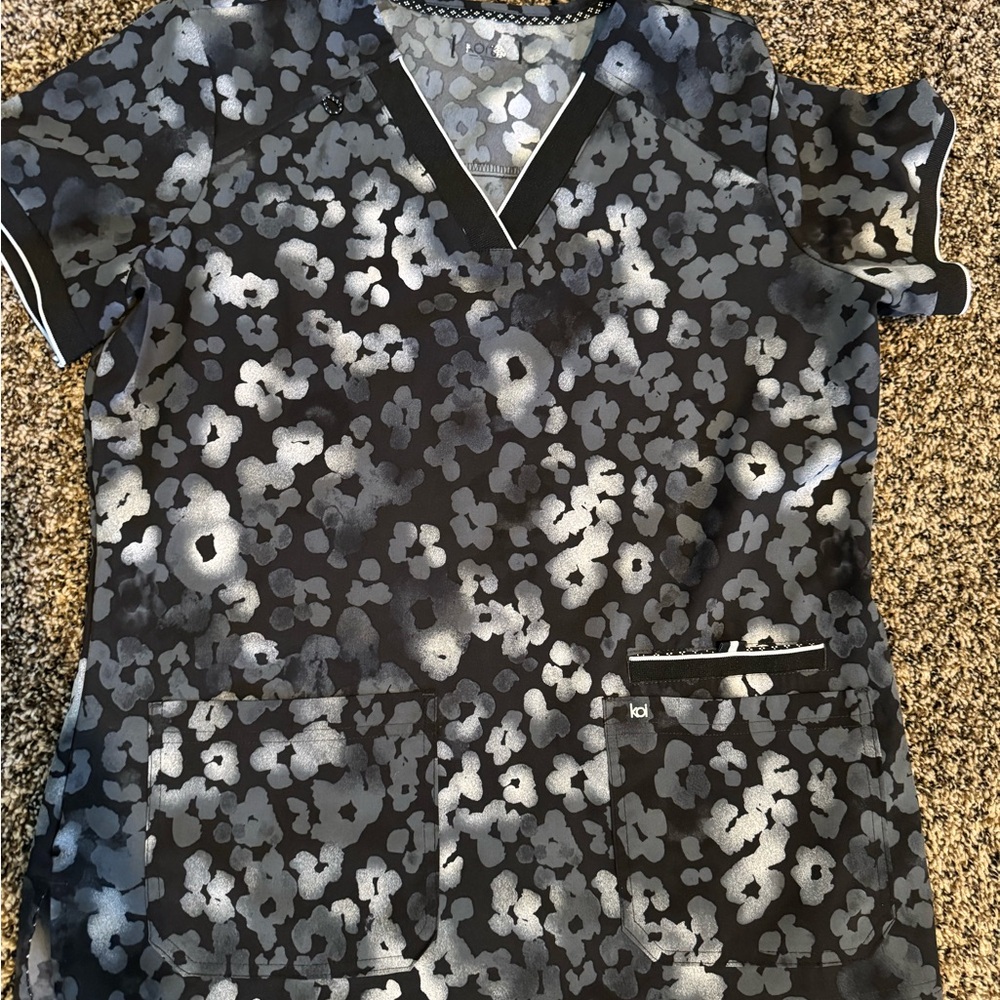 Scrub Set - Picture 2 of 3